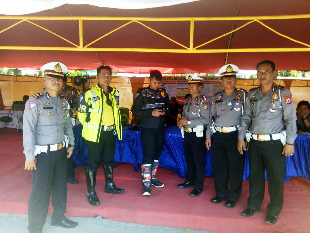Pakai Motor Patroli, Wadir Lantas Polda Sulsel Kunjungi Pos Mudik Pinrang