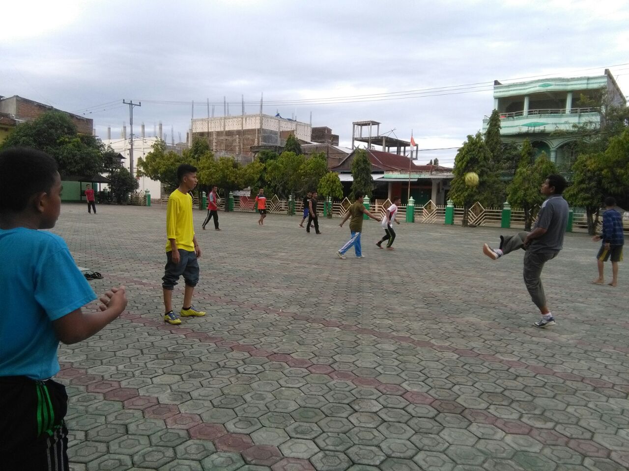 Ketika Halaman Masjid Jadi Tempat Favorit Berolahraga
