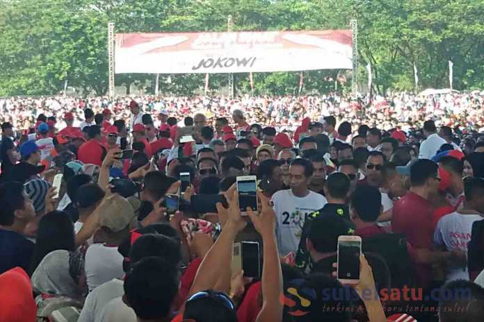 Presiden Jokowi Bersama 17 Gubernur Hadiri Jalan Sehat SRI di Makassar