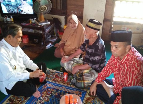 Dollah Mando Silaturrahim dengan Tomas Berusia 102 Tahun, Ini Perbincangannya