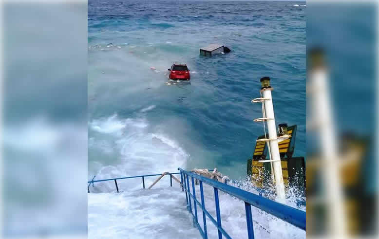 KM Lestari Maju Tenggelam di Perairan Selayar KM Lestari Maju Tenggelam di Perairan Selayar