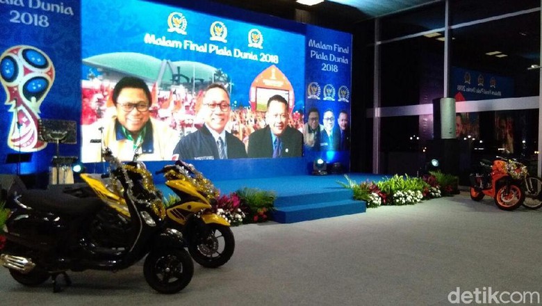 Tiga Institusi Ini Gelar Nobar Piala Dunia Berhadiah Motor Tiga Institusi Ini Gelar Nobar Piala Dunia Berhadiah Motor