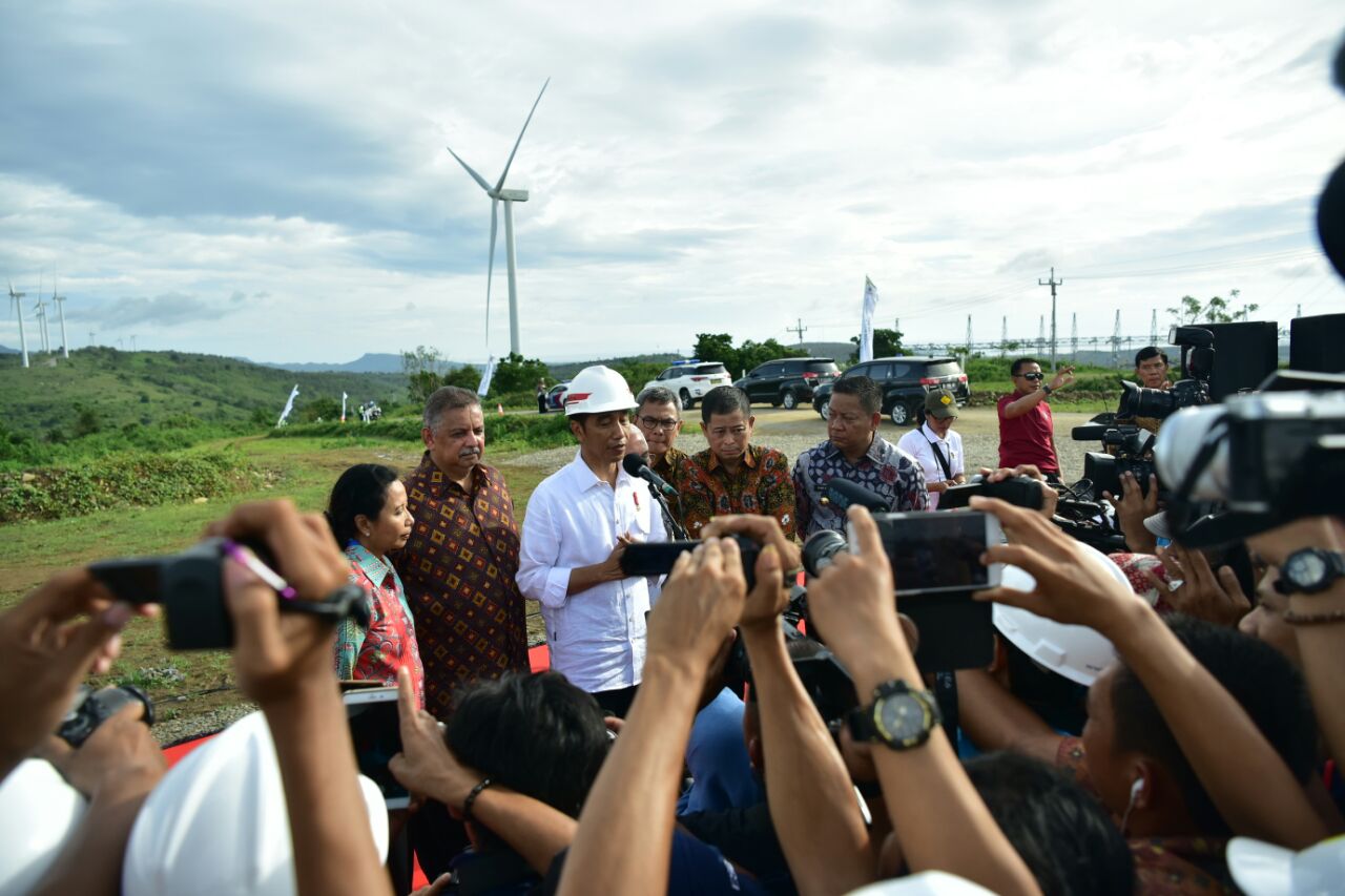 Resmikan PLTB, Jokowi: Saya di Sidrap Tapi Seperti di Belanda Ya…