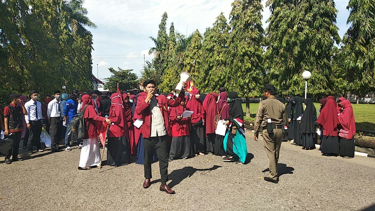 AMM Lakukan Aksi Unjuk Rasa di DPRD Terkait Penyuntikan Vaksin MR