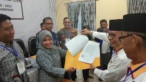 KPU Parepare menetapkan paslon nomor urut satu, Taufan Pawe-Pangerang Rahim sebagai Pemenang Pemilihan walikota Parepare. --foto mulyadi/tribuntimur--
