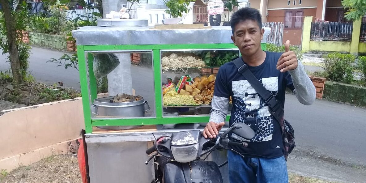 Cukup Berjualan Bakso, Jabbar Sukses Beli Sawah hingga Mobil