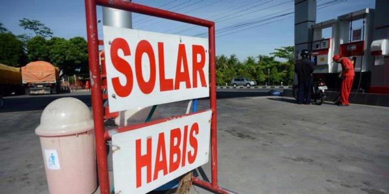 Solar Langka di Sidrap, Truk Antre hingga Bahu Jalan