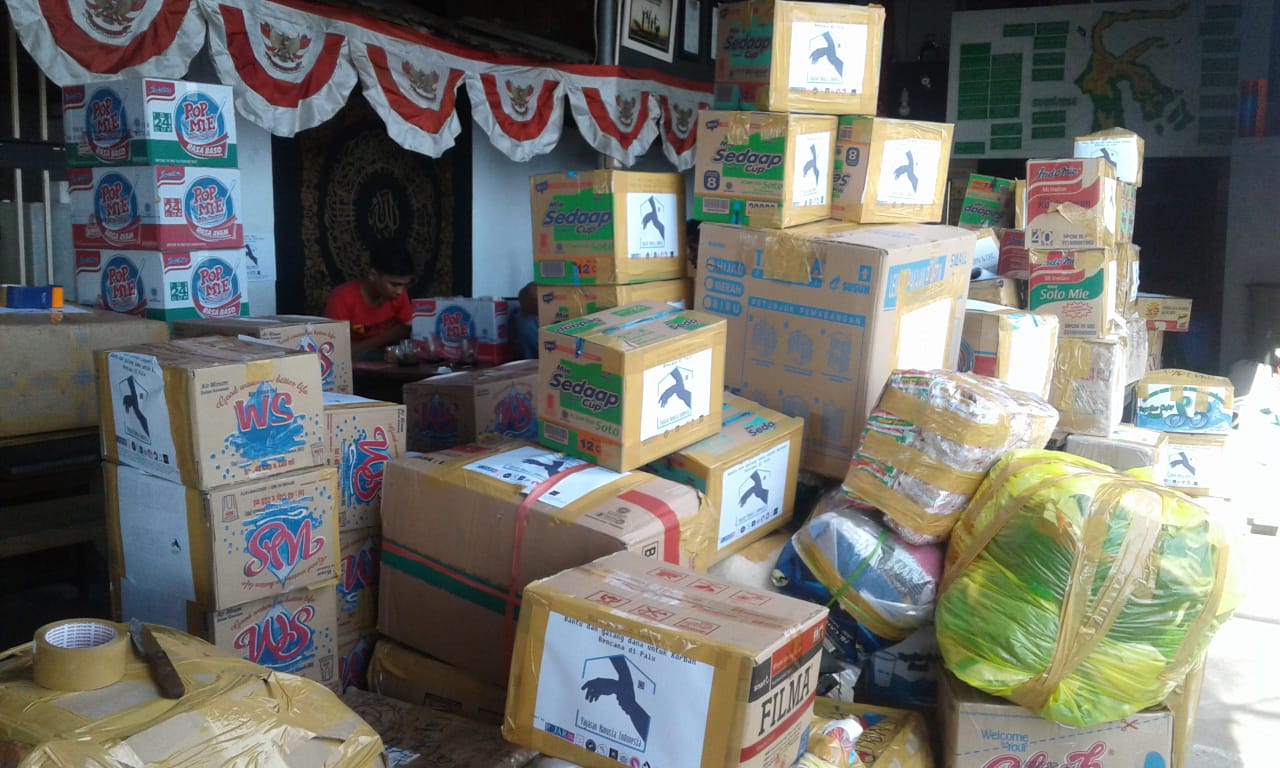 GALERI FOTO : Bantuan Logistik Tsunami Palu yang Dikumpul YMI Siap Diberangkatkan