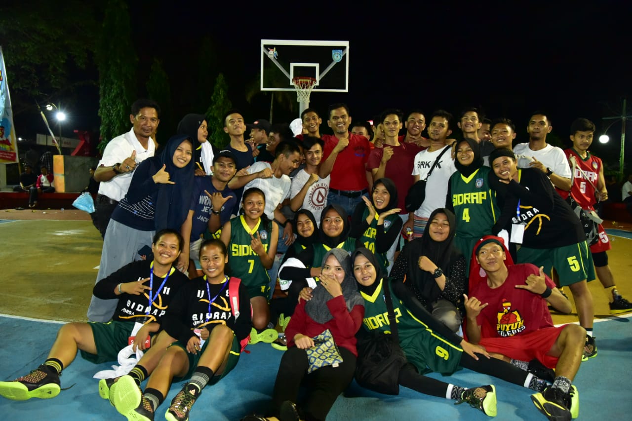 Tumbangkan Tuan Rumah, Tim Basket Putra Sidrap Melaju ke Semifinal