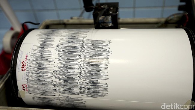 Gempa 7,7 SR Guncang Sulteng, Satu Meninggal