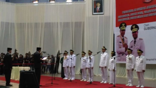 Nurdin Abdullah Lantik Empat Bupati di Kampus Merah