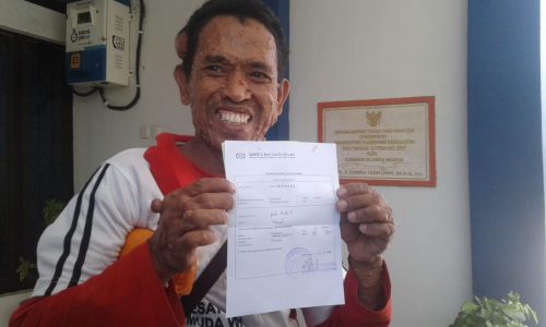 Sudirman “Manusia Akar” Asal Sidrap Akhirnya Berobat