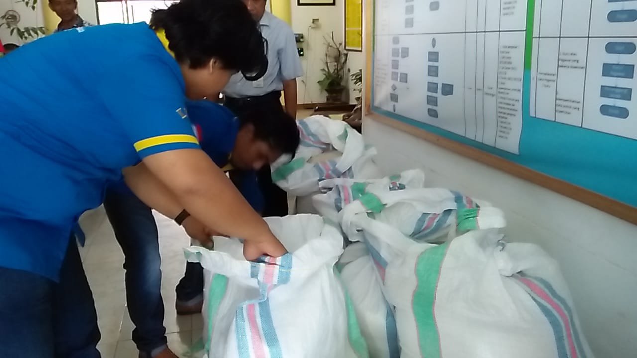 Gerakan Beras Dalam Botol Untuk Bantu Korban Gempa Sulteng Gerakan Beras Dalam Botol Untuk Bantu Korban Gempa Sulteng