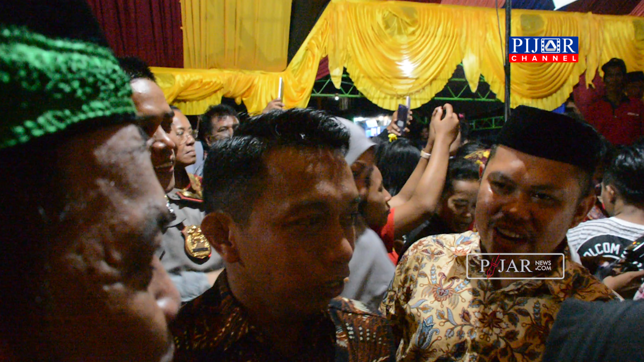 Viral !!! Wakil Ketua DPRD Sulsel Rela Antri dan Berdesakan Demi Poto dengan Idrus-Inade
