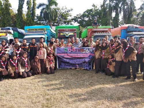 Plt Bupati Sidrap Lepas 12 Truk Bantuan Gempa Sulteng