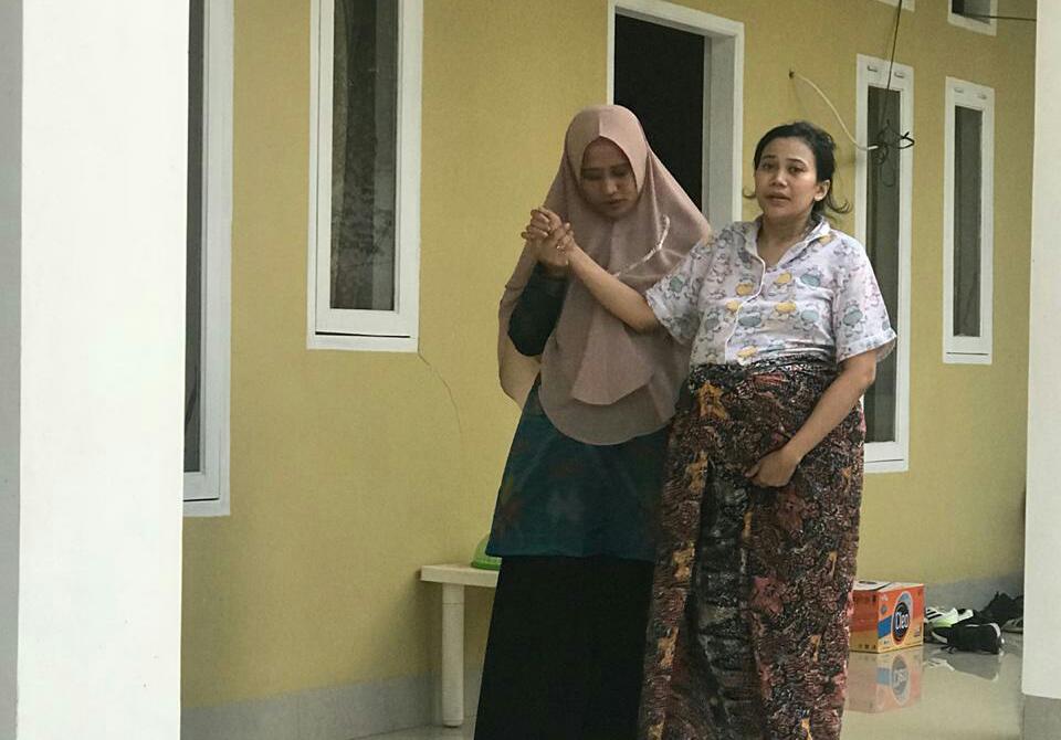 Dampingi Warganya Bersalin, Istri Amran Mahmud Tuai Pujian Dampingi Warganya Bersalin, Istri Amran Mahmud Tuai Pujian