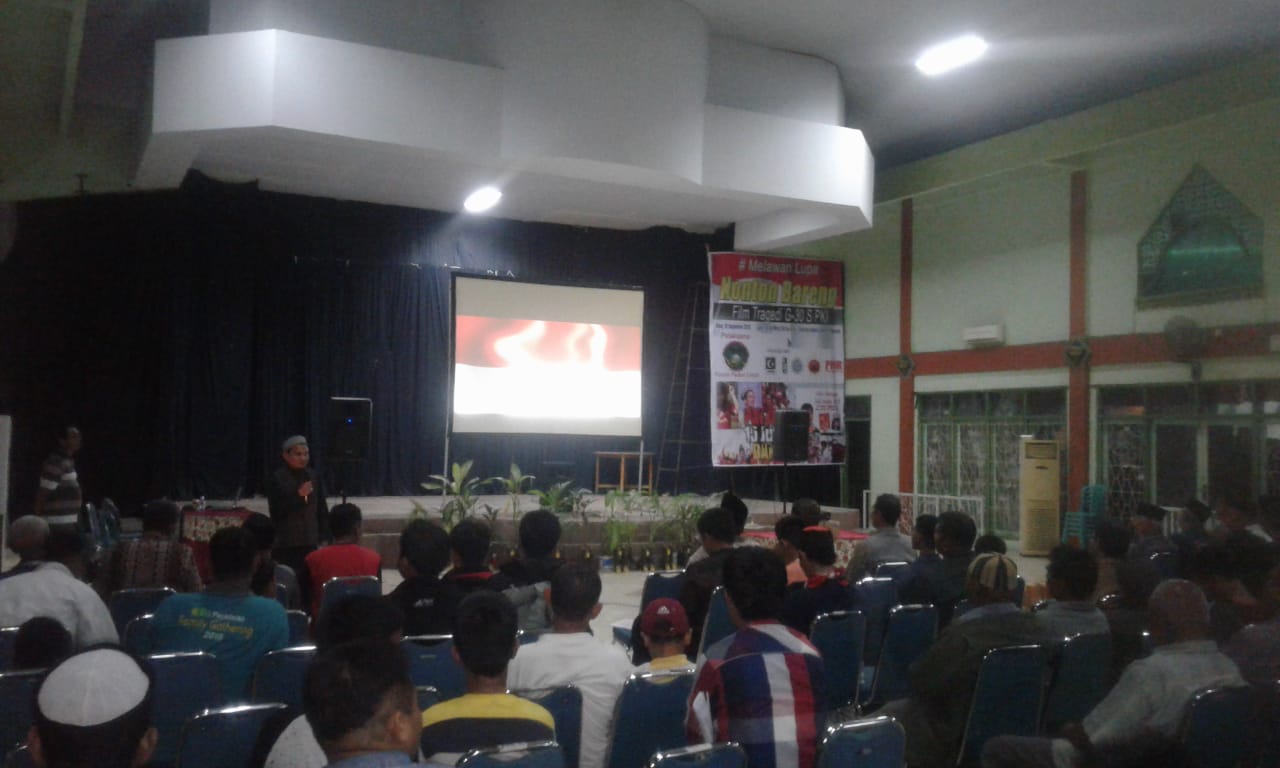 Nobar Film G30 S/PKI Diwarnai Doa Bersama Korban Gempa Sulteng Nobar Film G30 S/PKI Diwarnai Doa Bersama Korban Gempa Sulteng