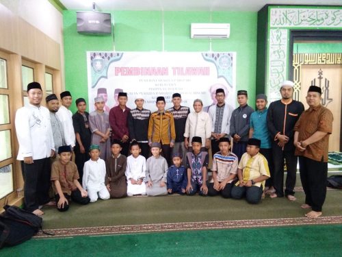 Foto bersama usai acara pembinaan tilawah di Masjid Islamic Centre, Parepare.