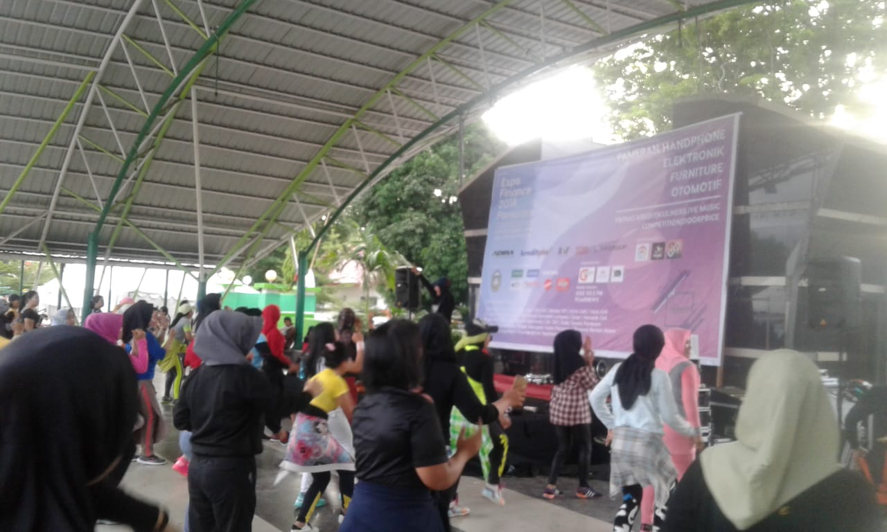 Zumba Party Semarakkan Expo Finance Parepare 2018