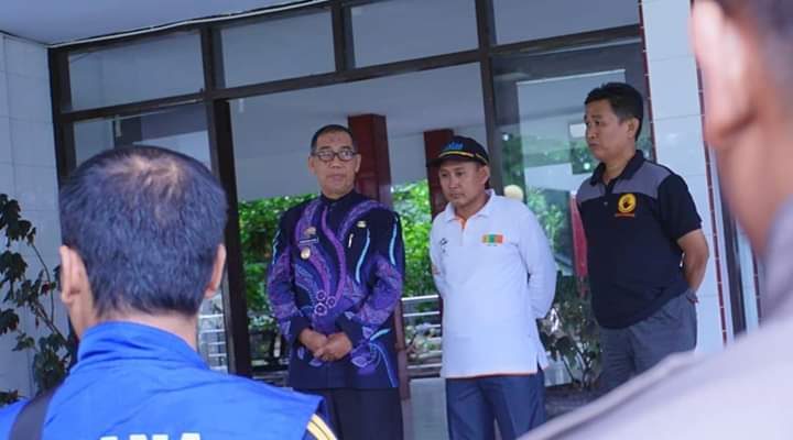 Wakil Walikota Parepare, Pangerang Rahim sebelum melapas pengiriman bantuan logistik ke Palu.