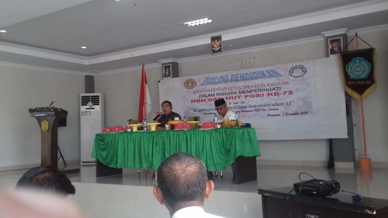 Ketua DPRD Parepare, Kaharuddin Kadir saat menjadi pembicara pada seminar pendidikan di Parepare.