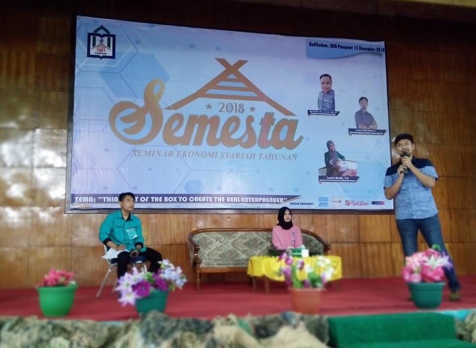 Ketua TDA Sulsel, Syamsul Rijal Madani saat memotivasi mahasiswa agar bisa berwirausaha.