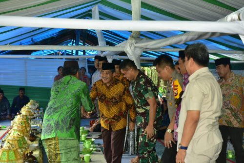 Dollah Mando-Mahmud Yusuf Hadiri Upacara Adat Towani Tolotang