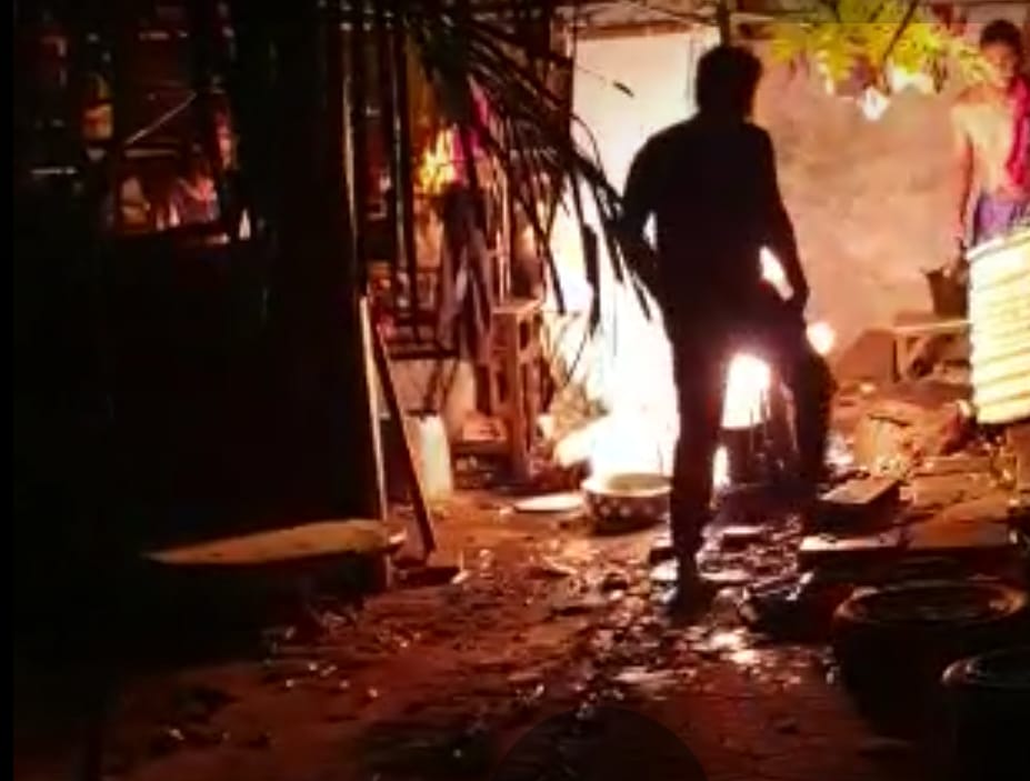 Mantan Kabid Damkar Sidrap Padamkan Api di Pinrang