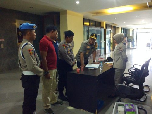 Cegah Narkoba, Ratusan Personil Polda Sulsel Mendadak Jalani Tes Urine 