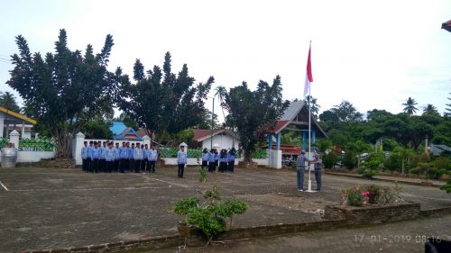 Suasana upacara di Kecamatan Pitu Riase.