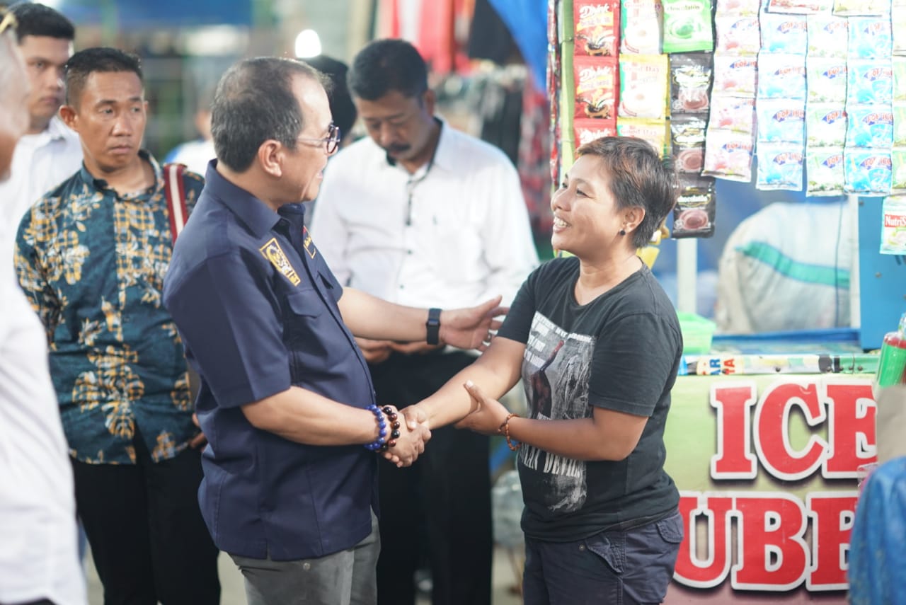 Serap Aspirasi Warga, Anggota DPR-RI Akbar Faizal Blusukan di Pasar Senggol Parepare