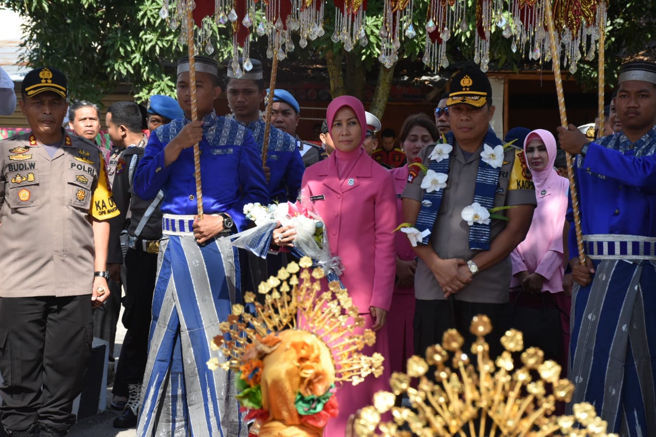 Berkunjung di Polres Sidrap, Kapolda Sulsel Disambut Tari Paduppa