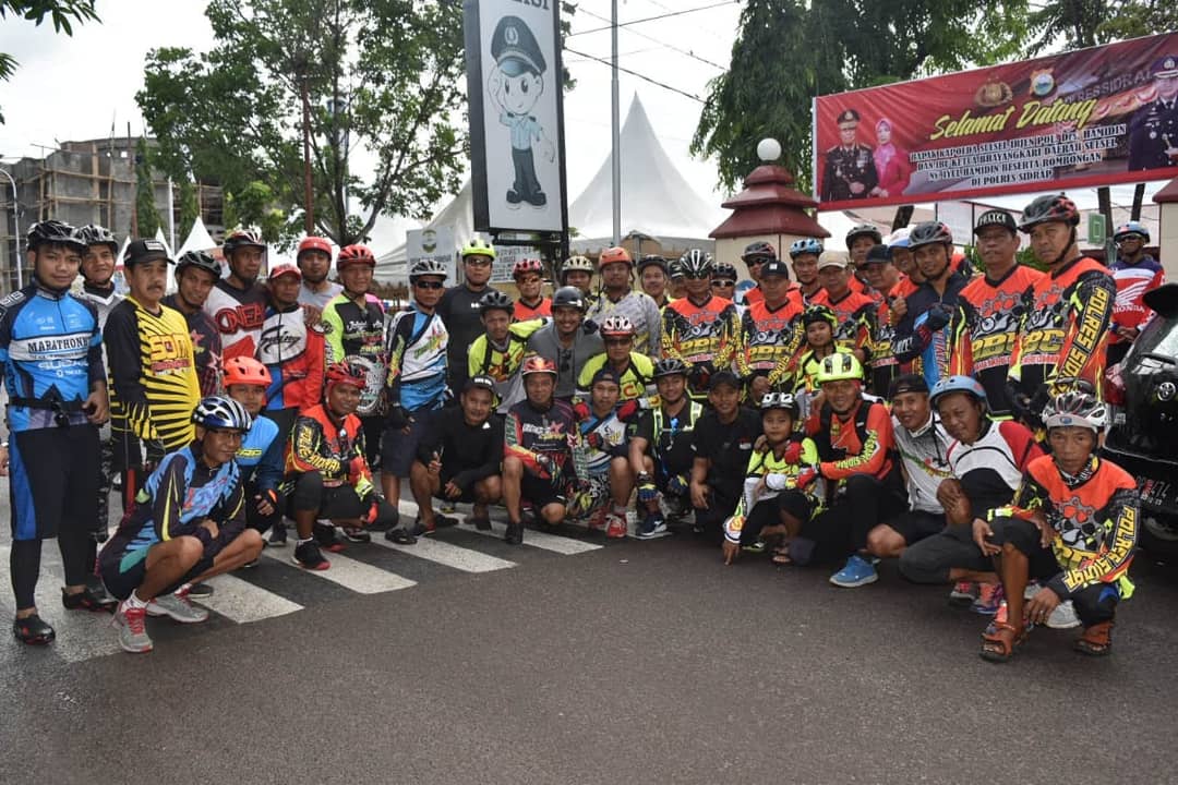 Gowes 25 Km, Cara Kapolres Sidrap Pererat Silaturahmi Bersama Komunitas Sepeda