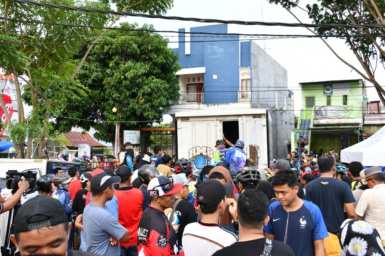 Bersama RMS Community, Ratusan Warga Pinrang Ikut Sepeda Santai dan Senam