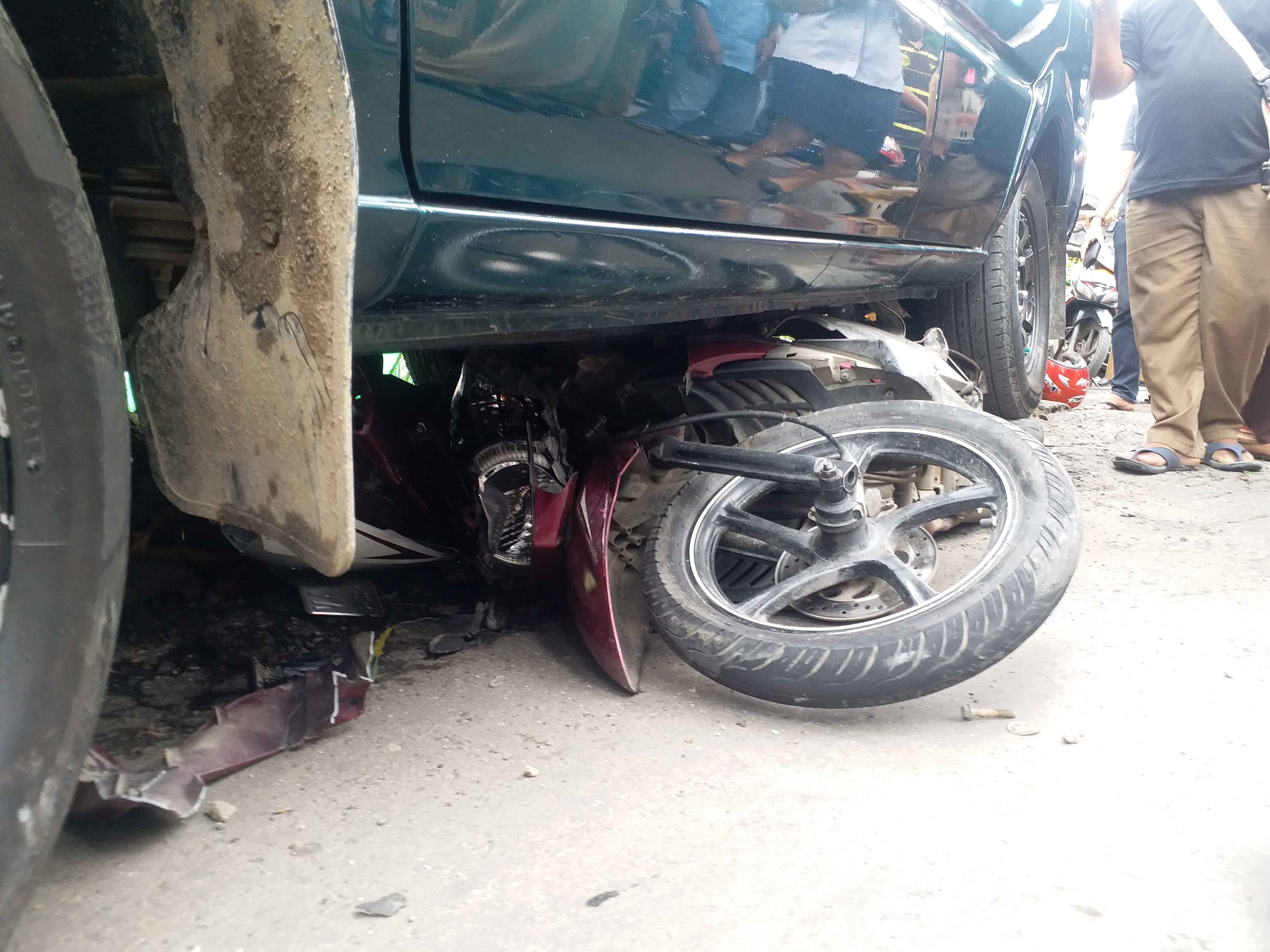 Braakk, Mobil Kijang Lindas Pengendara Yamaha Mio Hingga Tewas di Parepare   