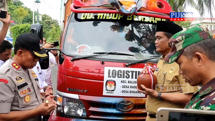 Video : Bupati Barru Lepas Logistik Pemilu
