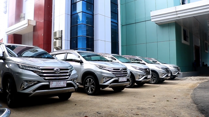 Video : Bupati Barru Serahkan Lima Randis Camat