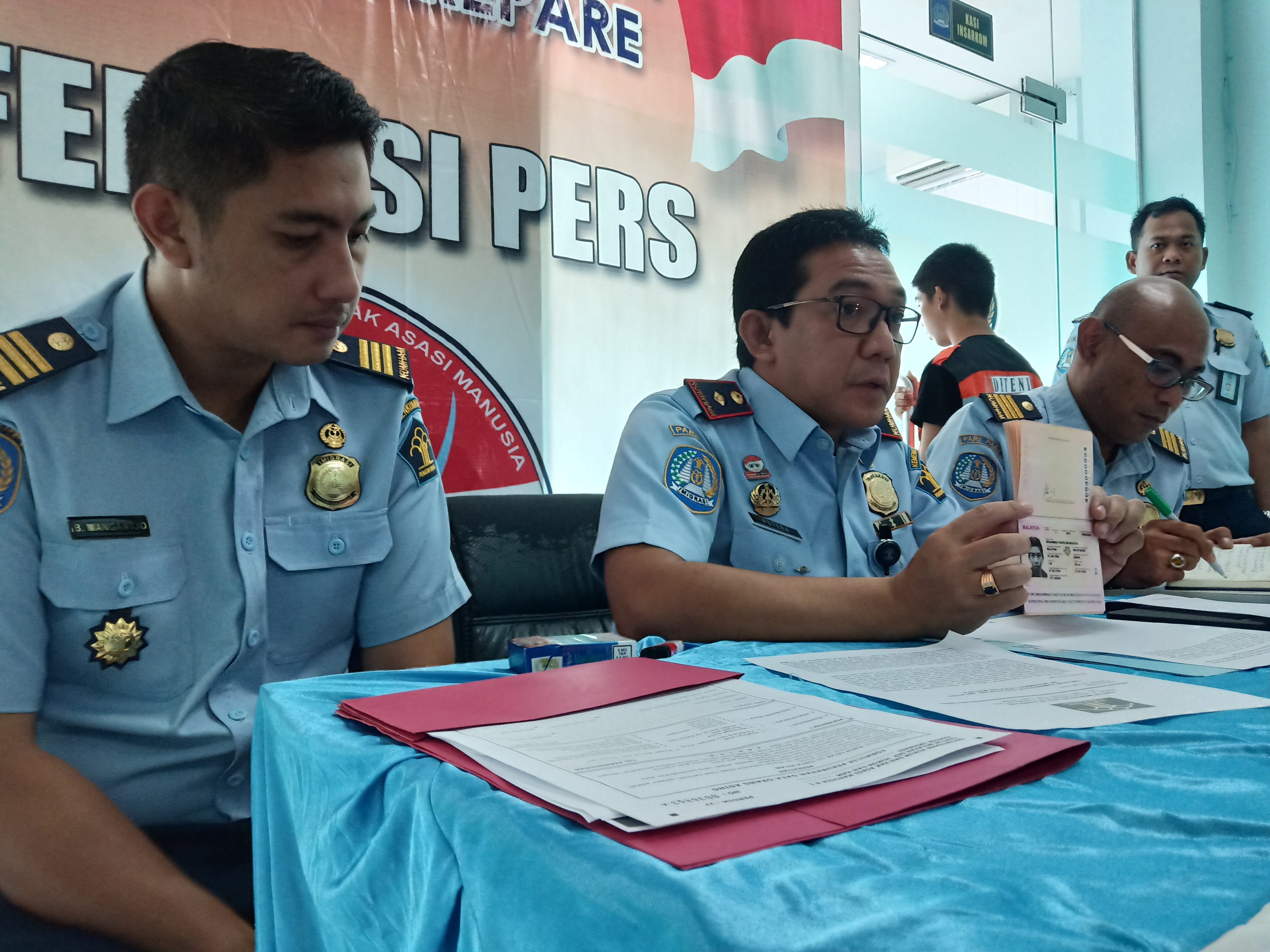 WNA Malaysia Dideportasi dan Dicekal Imigarasi Parepare WNA Malaysia Dideportasi dan Dicekal Imigarasi Parepare