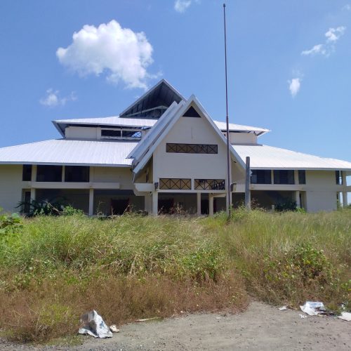 GALERI FOTO : Halaman Gedung Pemuda Ditumbuhi Rumput dan Alang-alang GALERI FOTO : Halaman Gedung Pemuda Ditumbuhi Rumput dan Alang-alang