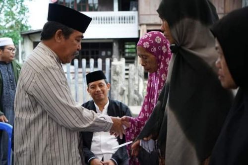 Safari Ramadan di Tellu Limpoe, Bupati Sidrap Salurkan Zakat