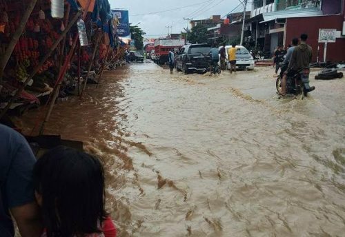 Suasana Banjir di Tanru Tedong, Sidrap, Sabtu (8/6/2019).