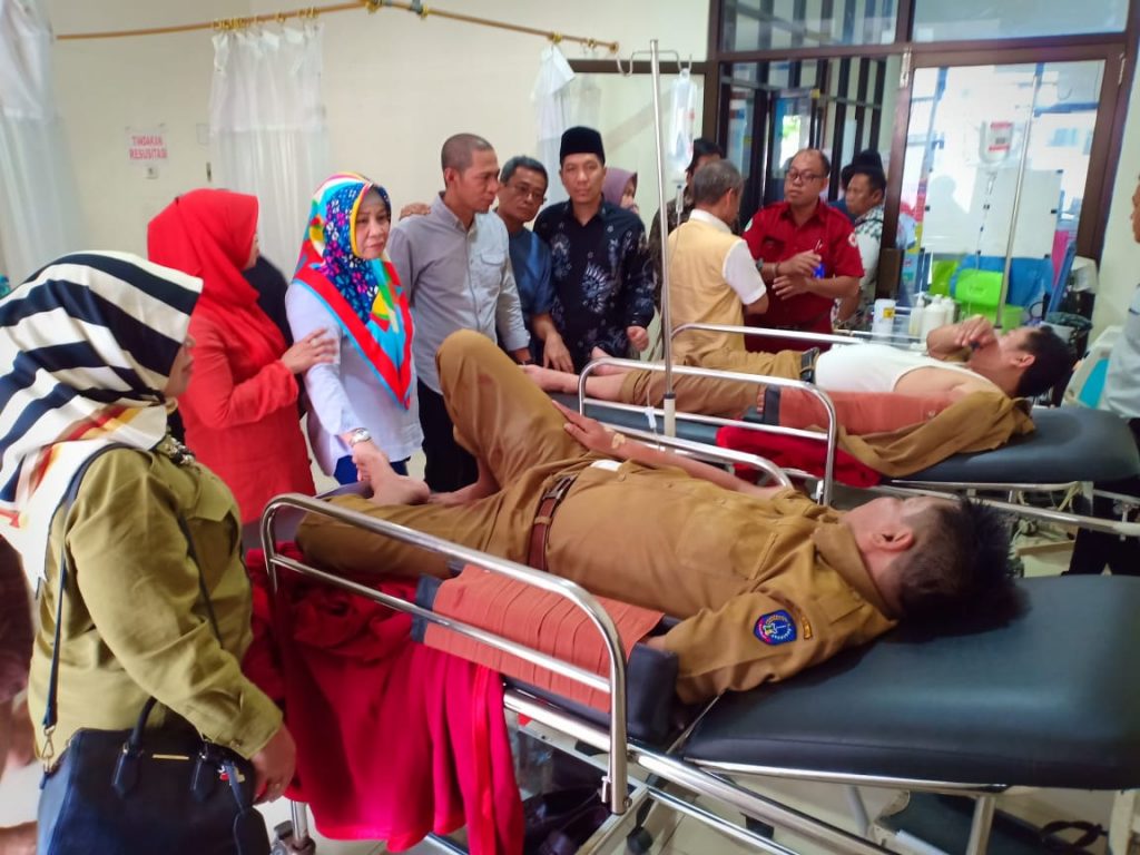 Hindari Truk, Mobil Staf DPRD Sulsel Lakalantas di Parepare