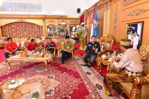 Gubernur Sulsel, Nurdin Abdullah menerima Manager PSM Munafri bersama rombongan di Rujab Gubernur Sulsel.