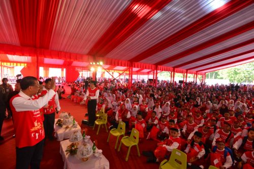 Gubernur Sulsel, Nurdin Abdullah saat hadiri acara puncak Hari Anak Nasional (HAN) di Lapangan Karebosi Makassar.
