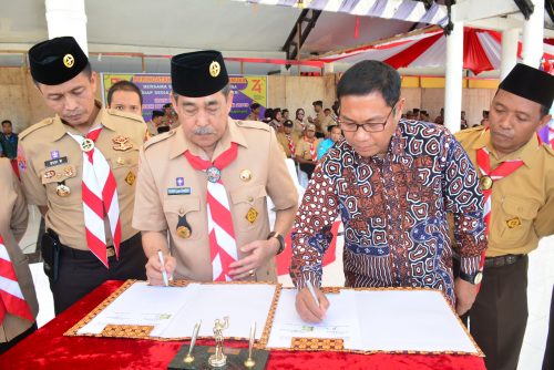 Usai Pimpin Hari Pramuka, Bupati Sidrap Teken Kerjasama dengan Rektor UMS Usai Pimpin Hari Pramuka, Bupati Sidrap Teken Kerjasama dengan Rektor UMS