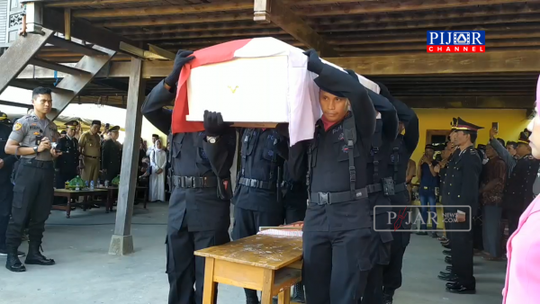 Video : Tangis Haru Iringi Pemakaman Jenazah Briptu Hedar di Barru