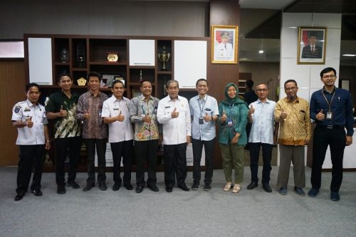 Bupati Sidrap, H Dollah Mando bersama pengurus BUMD DKI Jakarta. --foto : kominfo sidrap--