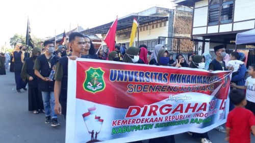 Ikut Karnaval HUT RI ke-74, Begini Penampilan Mahasiswa KKN UMS Rappang