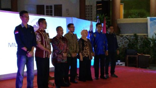 Ketua BPD PHRI Sulsel, Anggiat Sinaga (ketiga dari kiri) bersama Plt Kepala Dinas Pariwisata, Amarun Agung Hamka. --foto : alfiansyah anwar--
