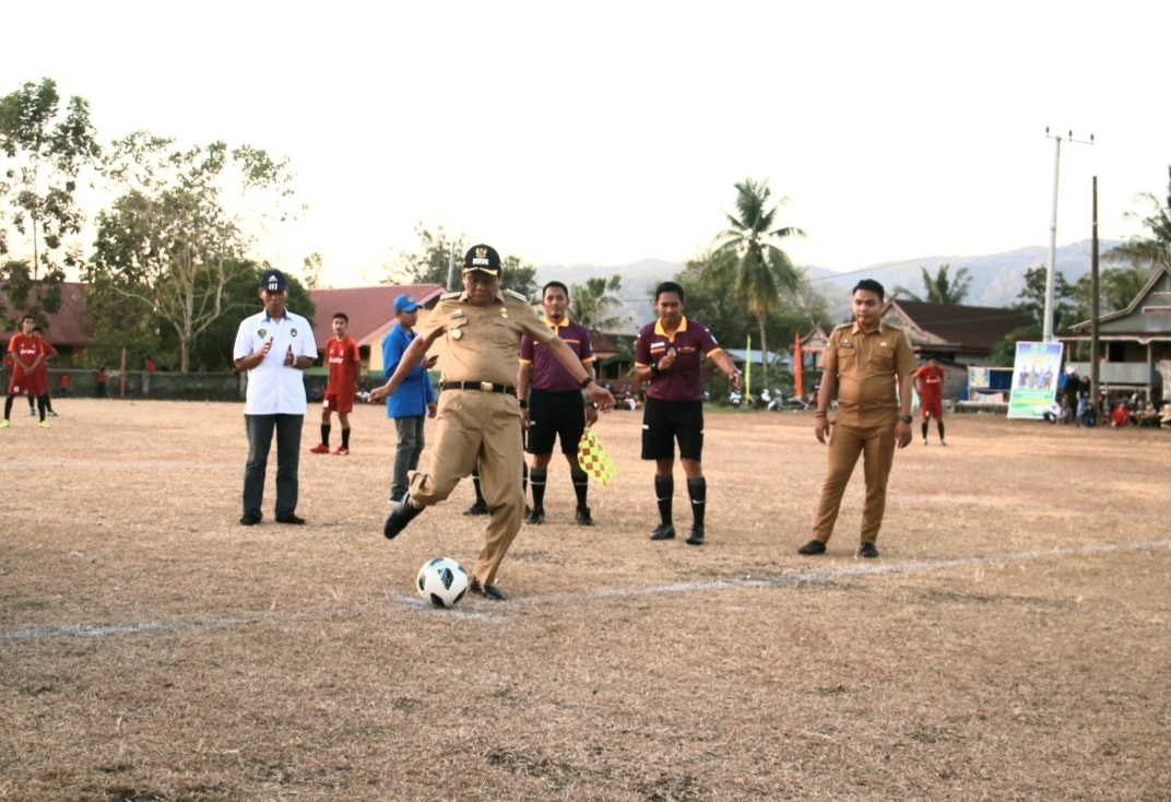 Bupati Barru Buka Turnamen Sepak Bola Tompo Cup IX, Begini Harapannya